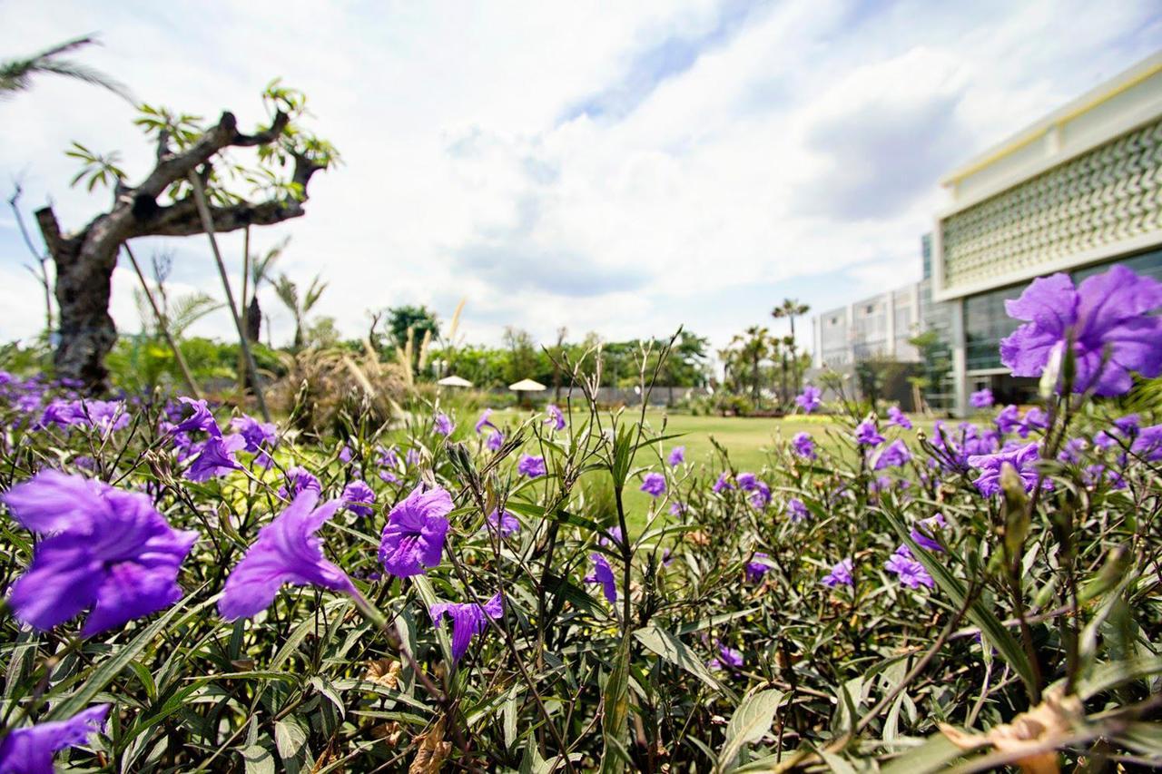 Maxonehotels At Resort Makassar Exterior photo